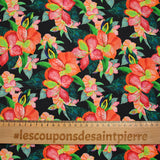 Algodón estampado flores exóticas coral y verde fondo negro