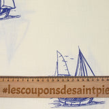 Double gaze imprimée bateau bleu fond écru