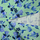 Popeline de coton imprimée fleur bleu roi fond vert jade