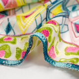 Voile de coton brodé festonné Perla canard, vert et fuchsia fond blanc cassé