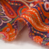 Pana de algodón con estampado paisley naranja y fondo morado