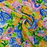 Viscose imprimée montagne de fleurs orange, bleu et vert