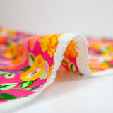 Viscose imprimée fleurs orange fond fuchsia