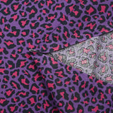 Coton imprimé léopard fuchsia fond violet