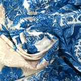 Crêpe fin imprimé paisley bleu fond écru