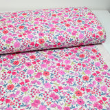 Coton imprimé Vittoria fleurs rose vintage fond blanc cassé au mètre
