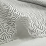 Crêpe viscose imprimé labyrinthe hexagonal gris et blanc