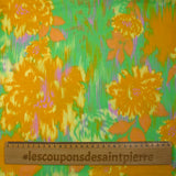 Satin de viscose imprimé brume florale moutarde fond vert