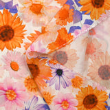 Viscose imprimée invasion florale fond blanc