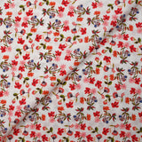 Popeline de coton imprimée fleurette dans le vent rouge fond blanc