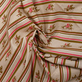 Popeline de coton imprimée diagonale de fleurs fond beige