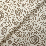 Popeline de coton imprimée empreinte fleurie taupe fond blanc cassé