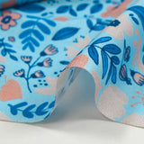 Popeline de coton imprimée bonheur floral fond bleu ciel
