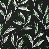 Punto de viscosa satinada estampado con una ramita de lirio de los valles, fondo negro