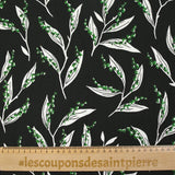 Punto de viscosa satinada estampado con una ramita de lirio de los valles, fondo negro