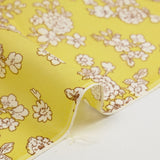 Viscose imprimée printanière blanc cassé fond jaune soufre