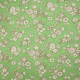 Viscose imprimée printanière blanc cassé fond vert clair