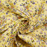 Popeline de coton imprimée fleur baroque mauve fond jaune pastel