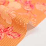Popeline de coton imprimée rosier rose fond rayé orange