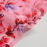 Popeline de coton imprimée romantisme corail fond rose
