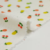 Jersey pointelle coton imprimé tutti frutti fond blanc cassé
