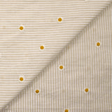Coton tissé teint brodé marguerite fond rayé blanc et beige