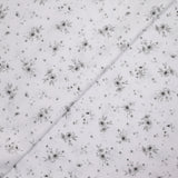 Popeline polycoton imprimée splash de fleurs gris fond blanc