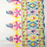 Voile de coton brodé festonné Perla canard, vert et fuchsia fond blanc cassé
