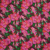 Coton imprimé fleurs exotiques rose et vert fond lie de vin