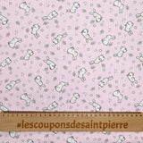 Fondo de rosa claro con conejo con estampado de buceo de algodón