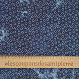 Círculo de corbata y tinte impreso mate de Chambray en pétalos