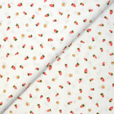 Coton imprimé cueillette de fraises fond blanc