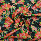 Algodón estampado flores exóticas coral y verde fondo negro