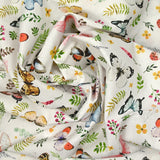 Butterflies multicolores estampadas de algodón Fondo blanco