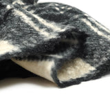 Billy Woolen Billy Black, gris y baldosas blancas rotas