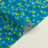 Popeline de coton imprimée bourgeon jaune et bleu fond turquoise