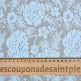 Guipure fine motif champêtre fond bleu maya