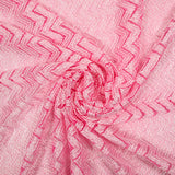 Dentelle polyester chevron blanc fond rose