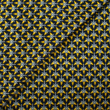 Forro de sarga de viscosa con estampado gráfico amarillo y fondo azul medianoche.