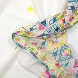 Voile de coton brodé festonné Perla canard, vert et fuchsia fond blanc cassé