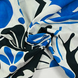 Voile de coton imprimé arabesque bleu et noir fond blanc