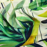 Voile de coton imprimé jungle vert fond blanc cassé