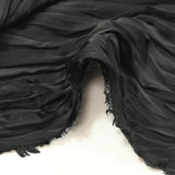 Satin de polyester plissé effet froissé noir