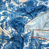 Crêpe fin imprimé paisley bleu fond écru