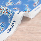 Algodón Liberty ® Leontyne Love Emma y Georgina azul por metro
