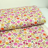 Coton imprimé Vittoria fleurs vintage fond écru au mètre