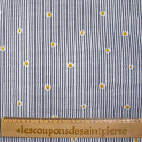 Coton tissé teint brodé marguerite fond rayé blanc et marine