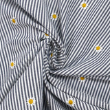 Coton tissé teint brodé marguerite fond rayé blanc et marine