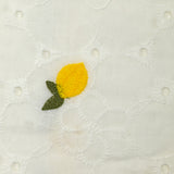 Broderie anglaise brodée citron fond blanc
