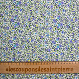 Flores moradas de Giorgia de algodón y fondo azul ECRU por metro